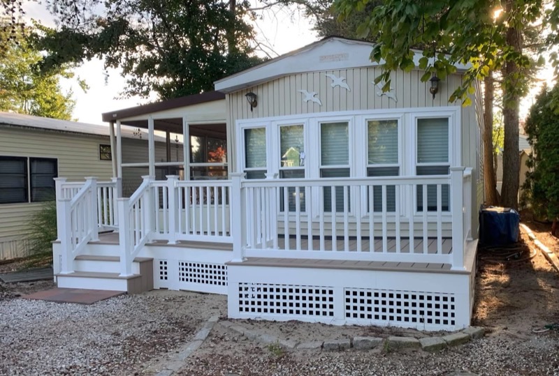 Deck with Lattice Skirting — photograph 1