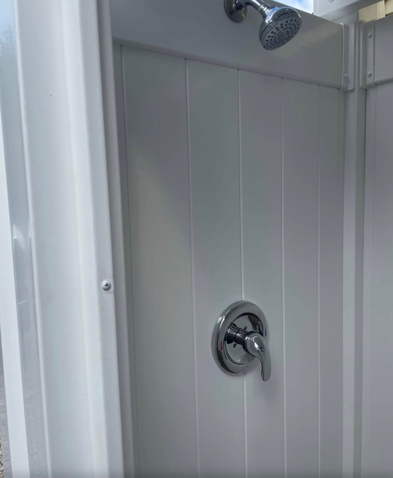 Shower head and mixer in a vinyl enclosure